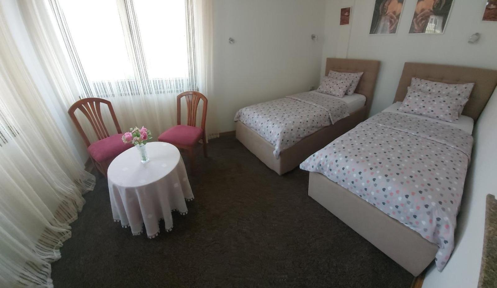 Bed & Breakfast Sjaj SJJ Rum bild